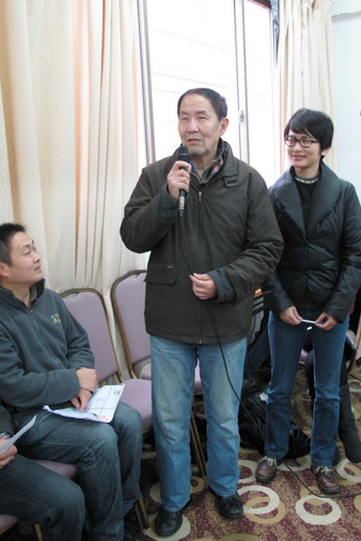 2013年1月13日，陈一新家族基金会北京代表沈世德先生来到银杏伙伴见面会现场，全程参加伙伴见面会活动