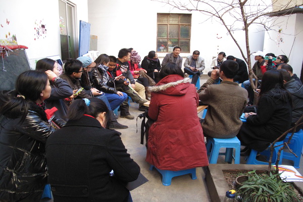 2013年1月16日，银杏伙伴走访连心社区照顾服务中心，听取中心工作人员工作介绍