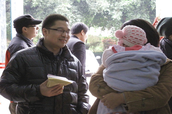 2013年1月17日下午，刘洲鸿秘书长与昆明真善美文化传播公司工作人员交流